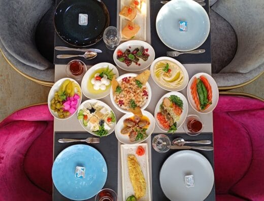 Plus Restaurant & Cafe