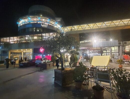 Shades Of Damas Cafe & Restaurant