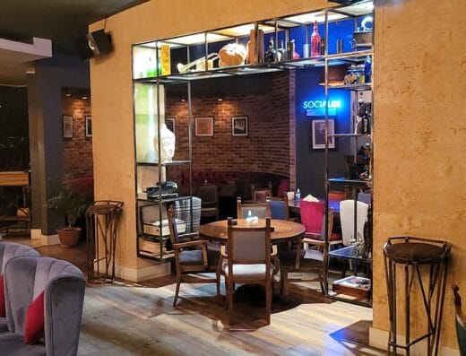 Vinatge Social House